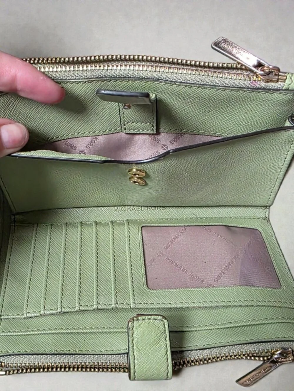 EUC MICHAEL KORS Jet Set Travel Double Zip Wallet Saffiano Leather Light Sage